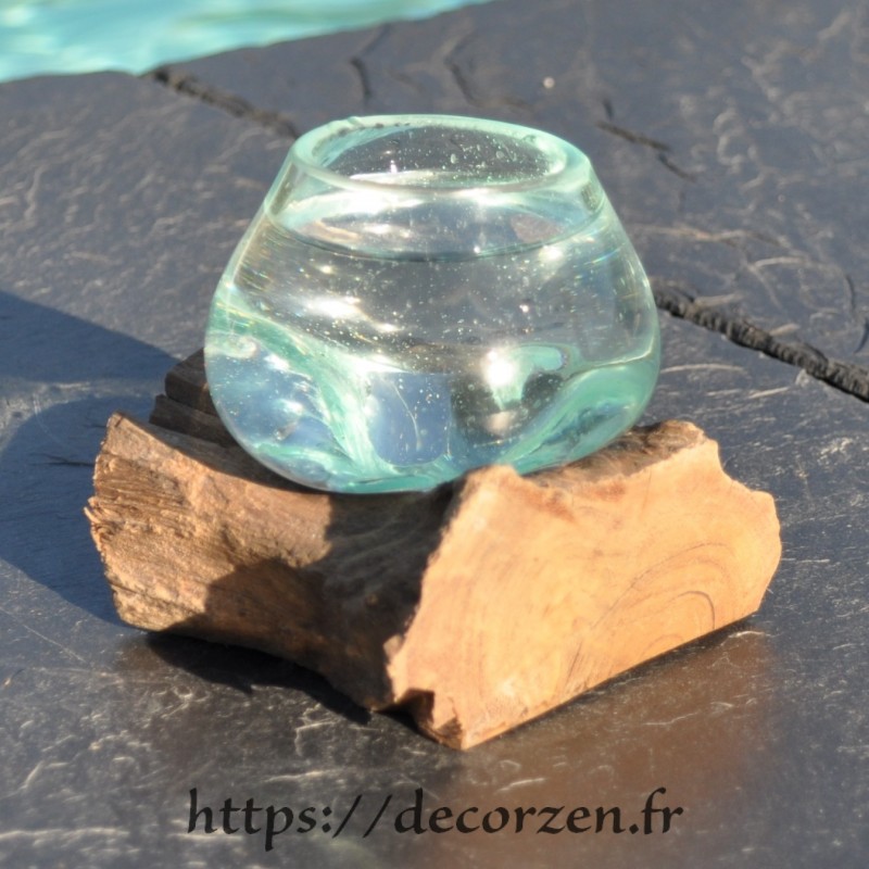 Verre à cognac ou vase en verre recyclé soufflé à la bouche en fusion sur du bois flotté, le vase est amovible pour le lavage