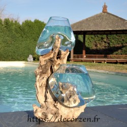 2 aquariums en verre recyclé soufflé en fusion directement sur du bois flotté, les verres sont amovibles