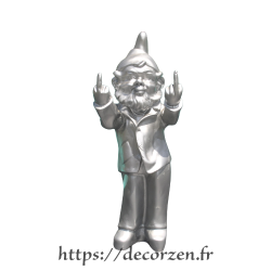 Nain de jardin insolent faisant 2 doigts d'honneur