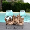 Deux petits aquariums en verre recyclé soufflé en fusion directement sur du bois flotté, les verres sont amovibles