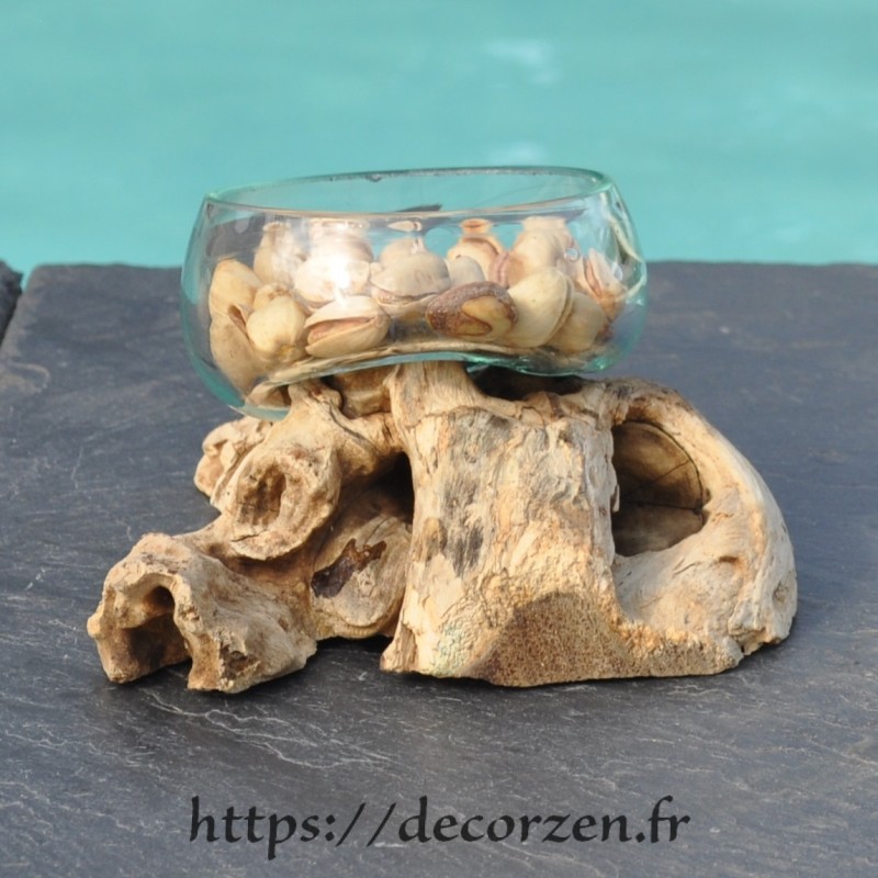 Terrarium, saladier ou ramequin en verre recyclé soufflé coulé en fusion sur du bois flotté.