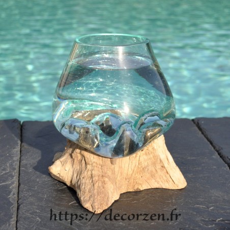 Verre à duo ou  petit vase en verre recyclé soufflé à la bouche en fusion sur du bois flotté.