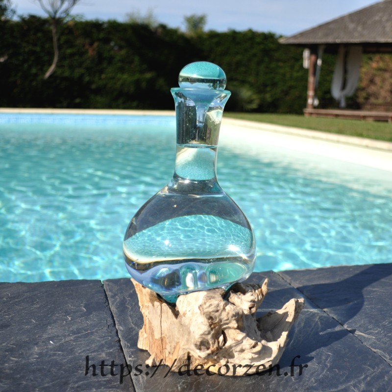 Soliflore, vase ou carafe à décanter en verre recyclé soufflé en fusion sur du bois flotté.