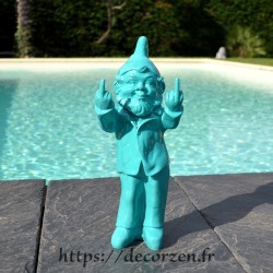 Celui-ci est un nain de jardin insolent faisant 2 doigts d'honneur.