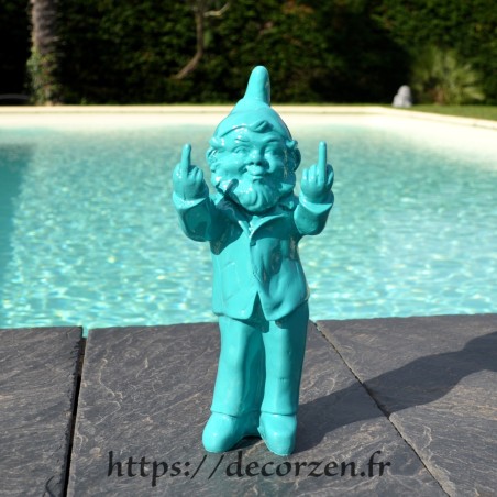 Celui-ci est un nain de jardin insolent faisant 2 doigts d'honneur.
