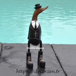 Canard en costume en bois de teck et bambou