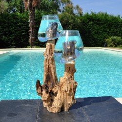 2 aquariums en verre recyclé soufflé en fusion directement sur du bois flotté, les verres sont amovibles.