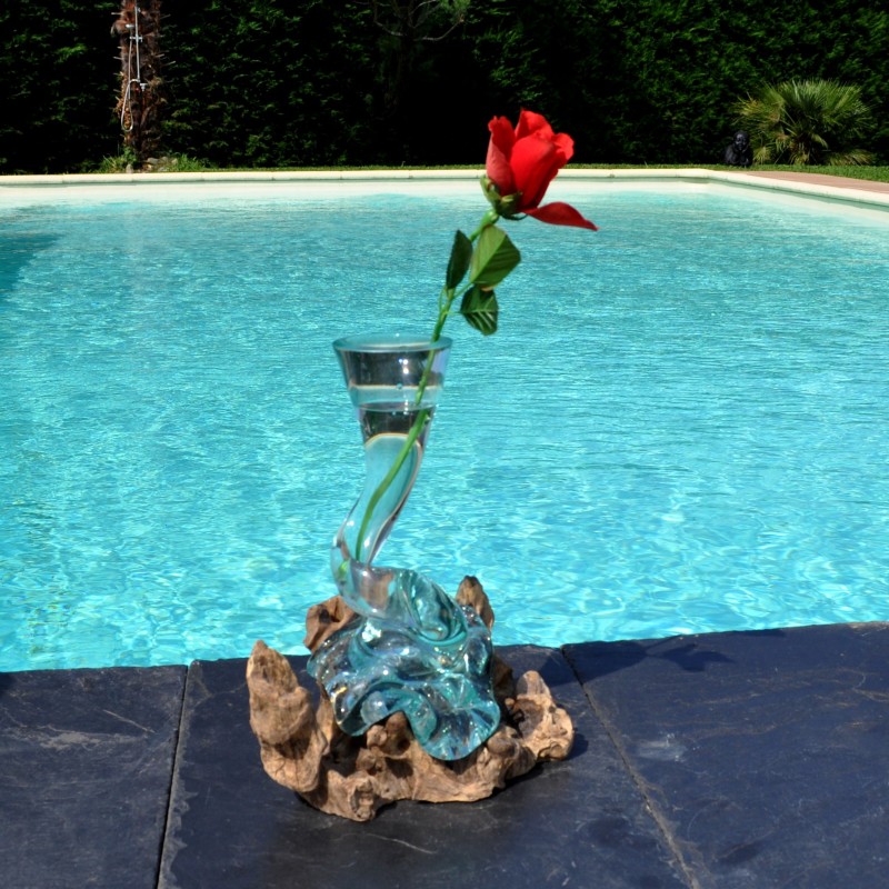 Soliflore vrillé et torsadé en verre soufflé et moulé sur du bois flotté