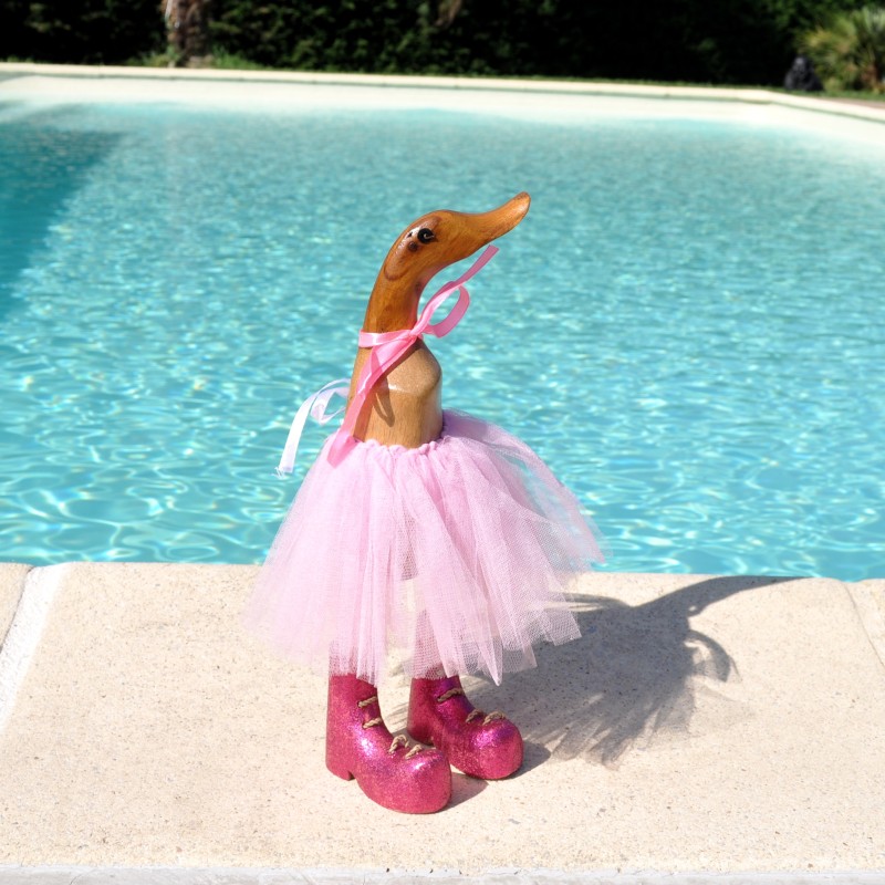 Canard en bois en danseuse en tutu rose