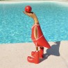 Canard en bois en joueur de basket
