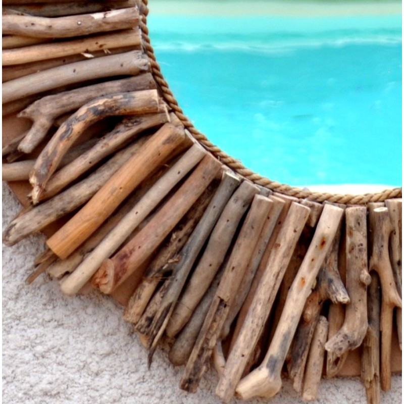 Un magnifique miroir rond  en bois flotté à l'allure sauvage