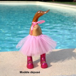 Canard en bois en danseuse en tutu rose
