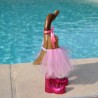 Un grand canard rigolo en danseuse en tut rose, fait main en bois de teck et bambou.