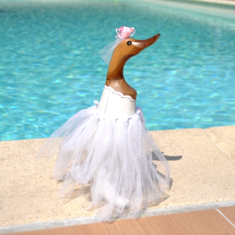 Couple de canards génial en tenue de mariés et fait et peint à la main.