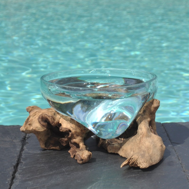 Terrarium, saladier ou ramequin en verre recyclé soufflé moulé en fusion sur du bois flotté.