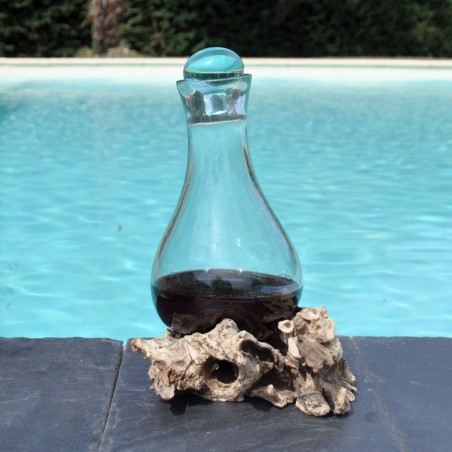 Verre recyclé soufflé et moulé sur du bois flotté