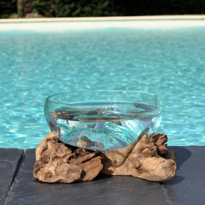 Terrarium, saladier ou ramequin en verre recyclé soufflé moulé en fusion sur du bois flotté.