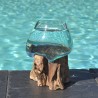 Verre recyclé soufflé à la bouche en fusion sur du bois flotté