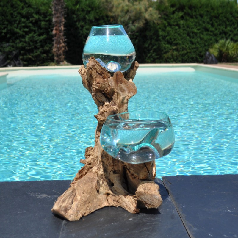 1 vase et un terrarium en verre recyclé soufflé en fusion directement sur du bois flotté, les verres sont amovibles