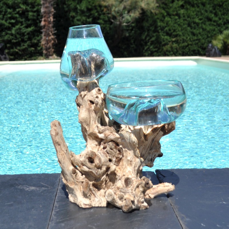 1 vase et un terrarium en verre recyclé soufflé en fusion directement sur du bois flotté, les verres sont amovibles