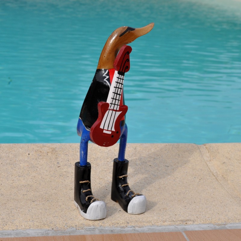 Un grand canard rigolo musicien, fait main en bois de teck et bambou.