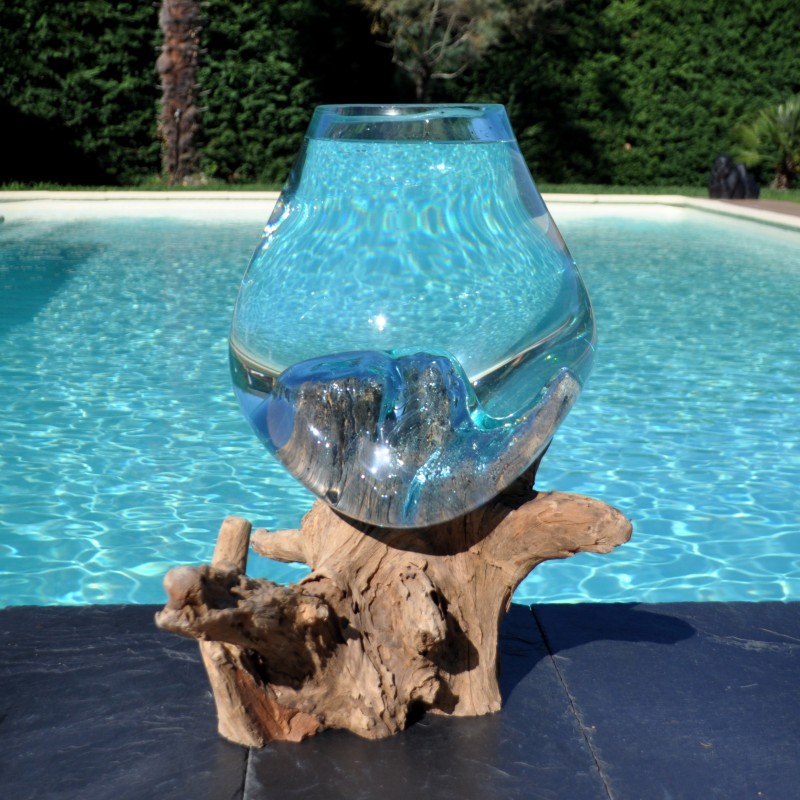 Vase, bol à punch ou aquarium en verre soufflé coulé en fusion sur du bois de teck flotté