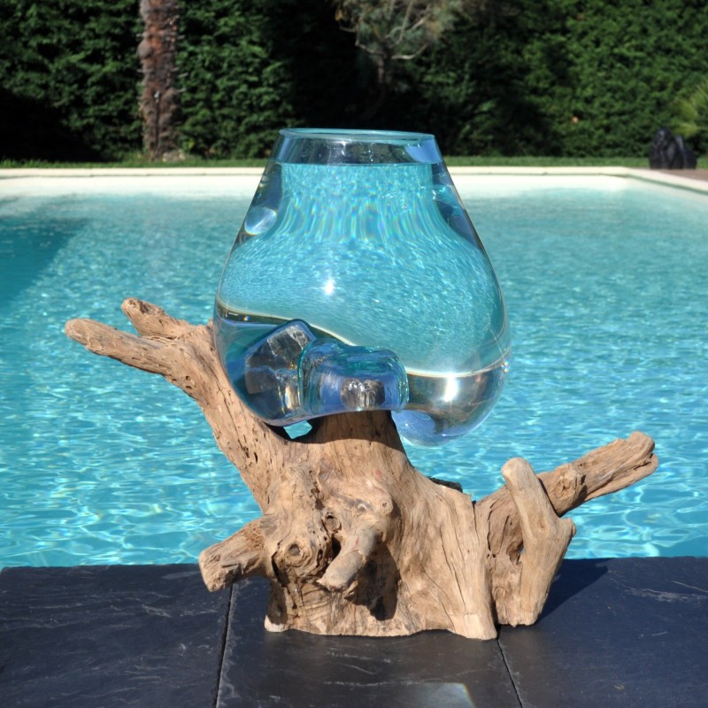 Verre fondu soufflé en fusion sur du bois flotté, le vase est amovible