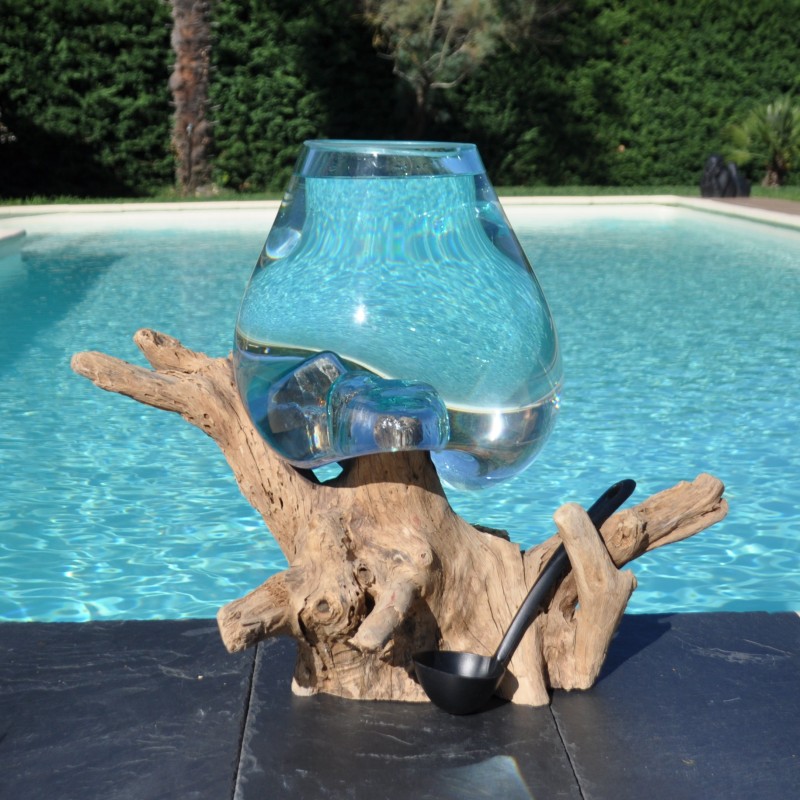 Vase, bol à punch ou aquarium en verre soufflé moulé en fusion sur du bois de teck flotté