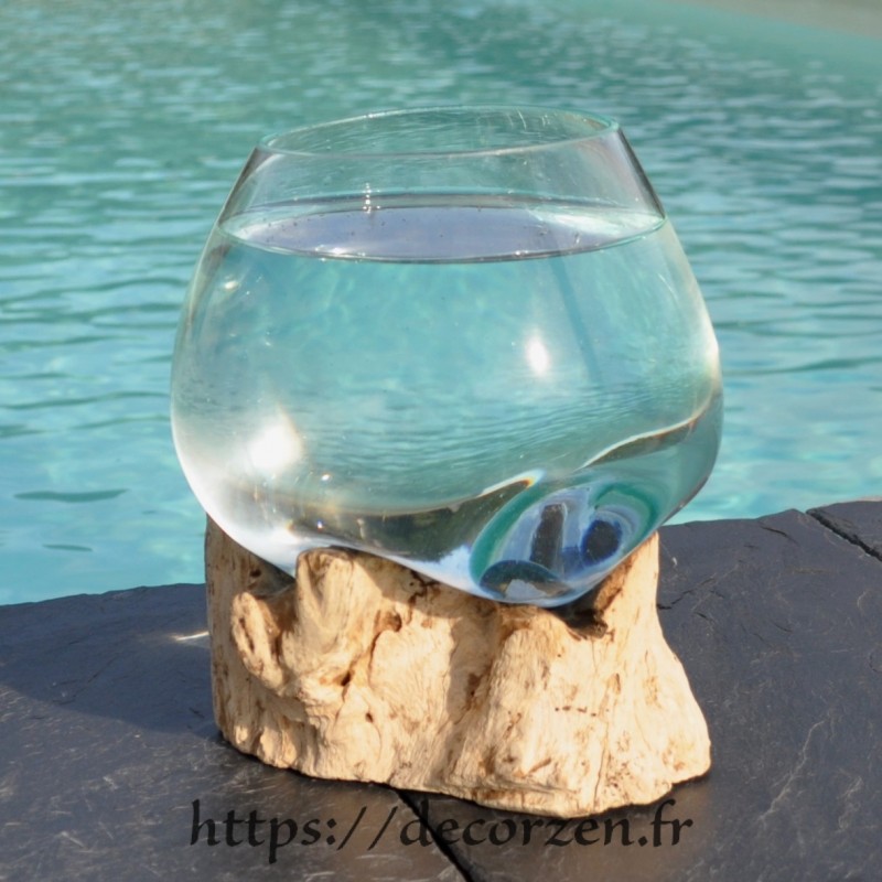 Verre à cocktail ou  vase en verre recyclé soufflé en fusion sur du bois flotté, le vase est amovible pour le lavage