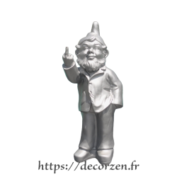 Nain de jardin insolent faisant un doigt d'honneur