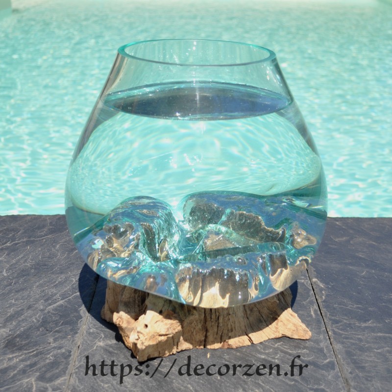 Aquarium ou  vase en verre recyclé soufflé à la bouche en fusion sur du bois flotté, le vase est amovible pour le lavage.