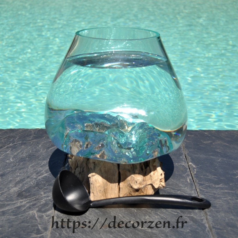 Aquarium ou  vase en verre recyclé soufflé à la bouche en fusion sur du bois flotté, le vase est amovible pour le laver