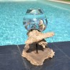 Aquarium en verre recyclé soufflé sur du bois flotté.