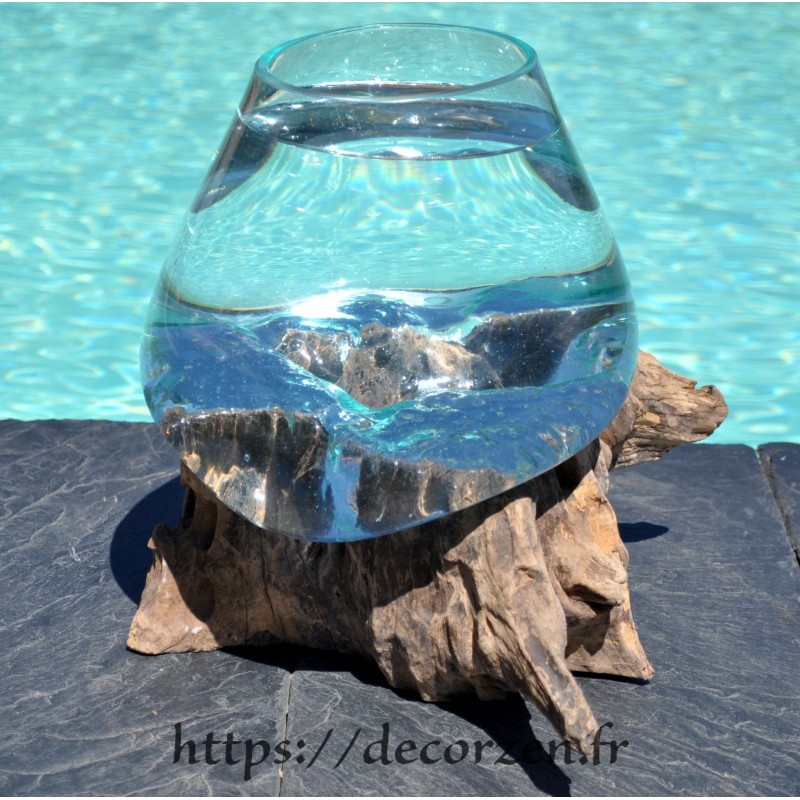 Verre recyclé soufflé et moulé en fusion sur du bois flotté de Teck