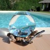 Verre recyclé soufflé en fusion sur du bois flotté