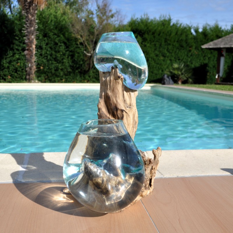 2 aquariums en verre recyclé soufflé en fusion directement sur du bois flotté, les verres sont amovibles