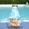 Vase en verre recyclé soufflé en fusion à la bouche sur du bois flotté