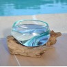 Saladier ou ramequin en verre recyclé soufflé coulé en fusion sur du bois flotté.