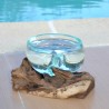 Saladier ou ramequin en verre recyclé soufflé coulé en fusion sur du bois flotté.