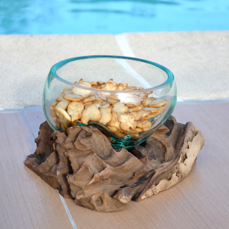 Terrarium, saladier ou ramequin en verre recyclé soufflé coulé en fusion sur du bois flotté.