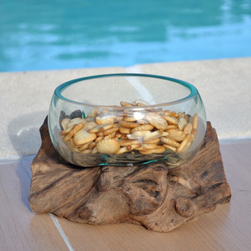 Saladier ou ramequin en verre recyclé soufflé coulé en fusion sur du bois flotté.