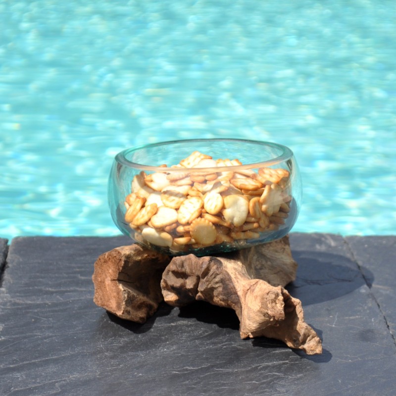 Terrarium, saladier ou ramequin en verre recyclé soufflé coulé en fusion sur du bois flotté.