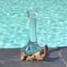 Un soliflore en verre recyclé fondu puis soufflé en fusion sur du bois flotté et le verre se sort pour le lavage