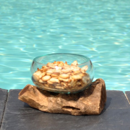 Terrarium, saladier ou ramequin en verre recyclé soufflé coulé en fusion sur du bois flotté.