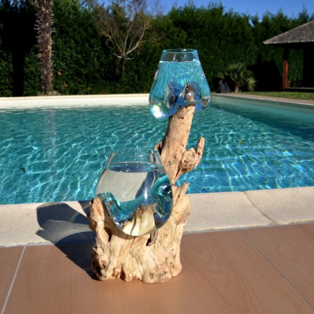 Deux aquariums en verre recyclé soufflé en fusion directement sur du bois flotté, les verres sont amovibles