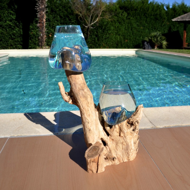 2 aquariums en verre recyclé soufflé en fusion directement sur du bois flotté, pour le lavage, les verres sont amovibles.