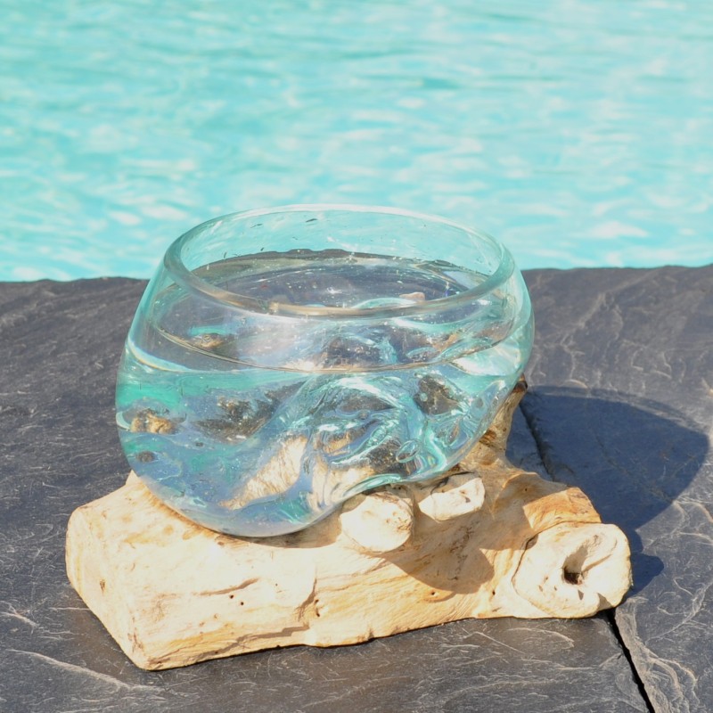Terrarium ou ramequin apéro en verre recyclé soufflé en fusion sur du bois flotté.
