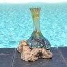 Un soliflore en verre recyclé  soufflé en fusion sur du bois flotté et le verre se sort pour le lavage