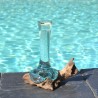 Un soliflore en verre recyclé fondu puis soufflé en fusion sur du bois flotté et le verre se sort pour le lavage