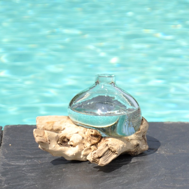 Diffuseur de parfum en verre recyclé soufflé en fusion sur du bois flotté